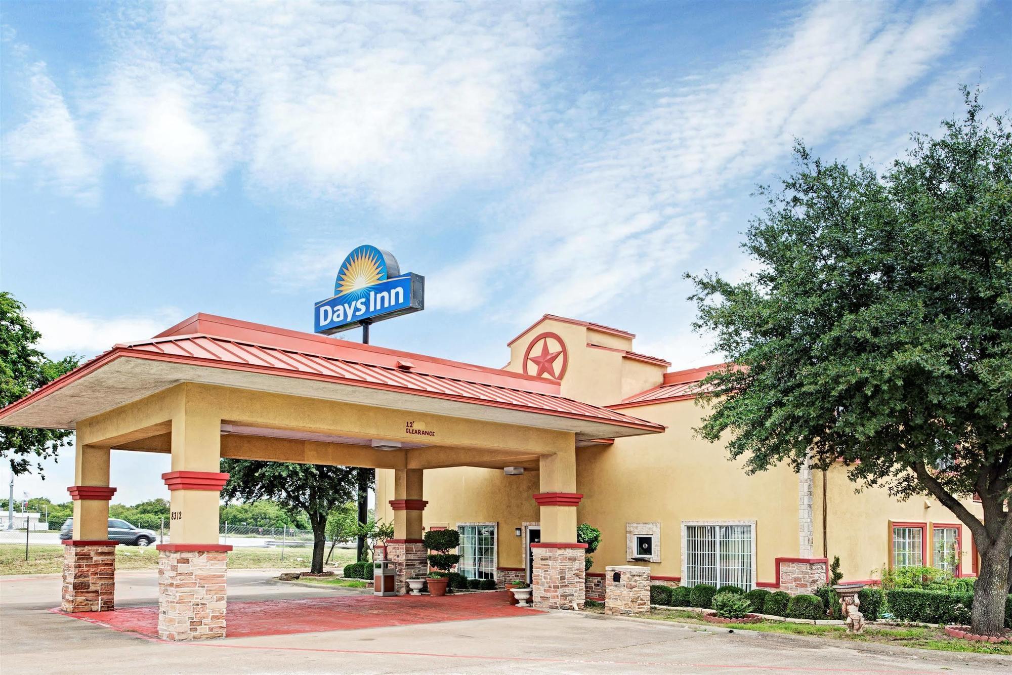 Days Inn Dallas Dfw Exterior photo